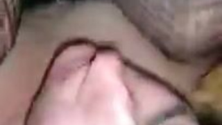 Пьяную в хлам ебут два мужика