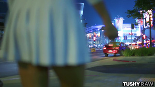 Жестко чпокнул замужнюю жопастую  белокурую красотку большим членом в анал